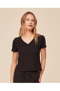 v neck tee in black