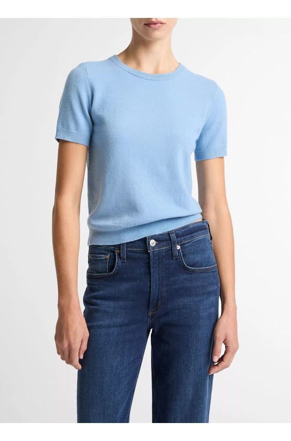 relaxed crew in hydra 