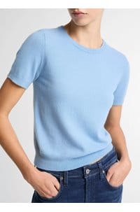 relaxed crew in hydra 