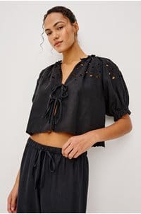 lizbeth top in black