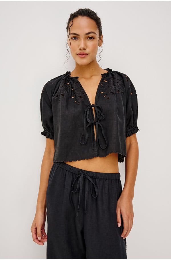 lizbeth top in black