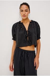 lizbeth top in black