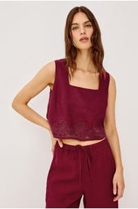 akira top in berry hibiscus 