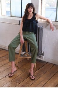 traveler top in black