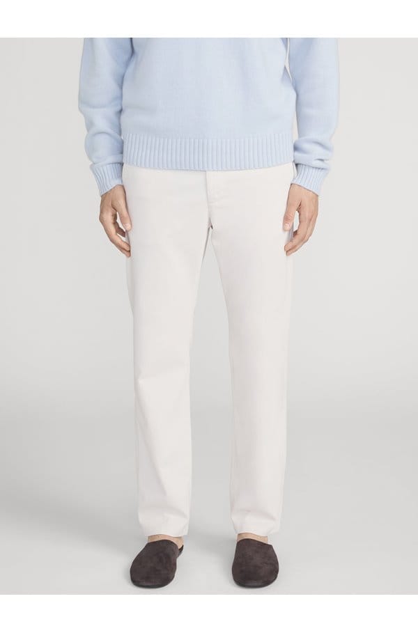 the straight chino in off white