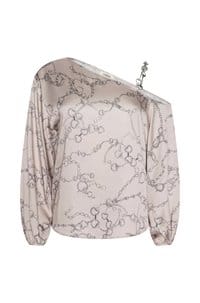 asami chain one shoulder blouse in soft macadamia