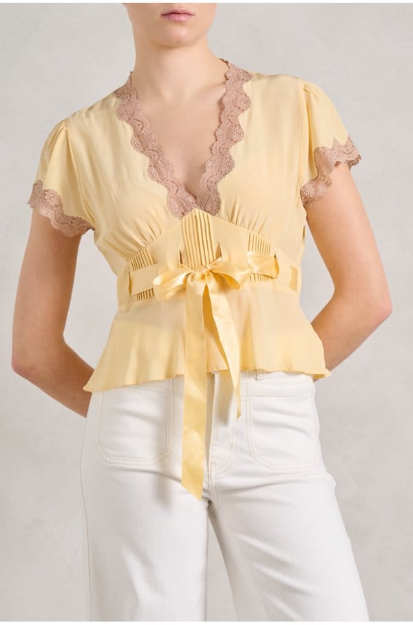 daniela top in butter yellow