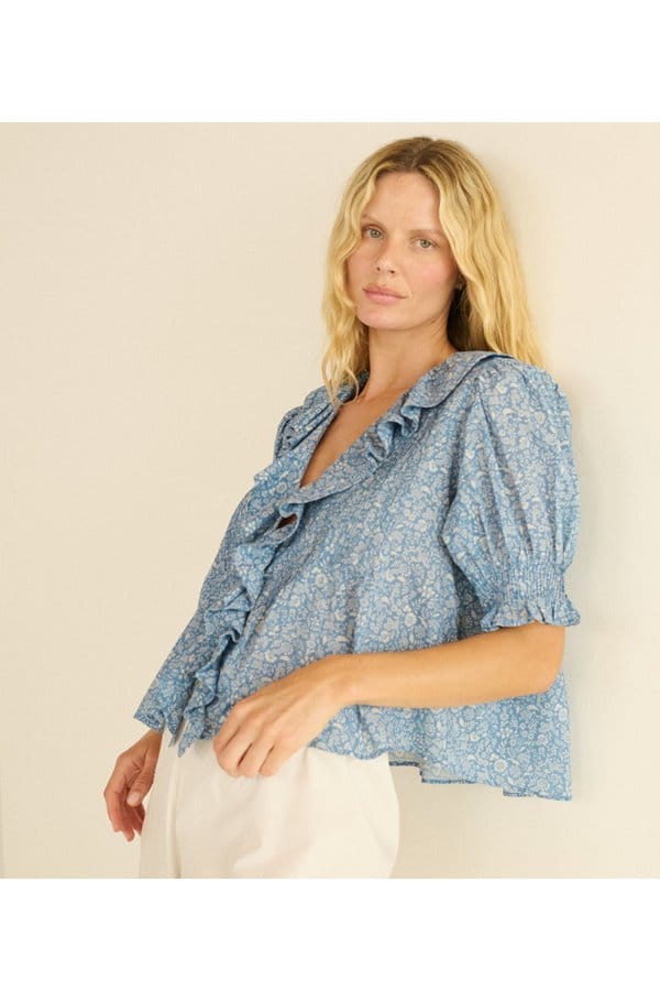 henri top in blue garden bloom