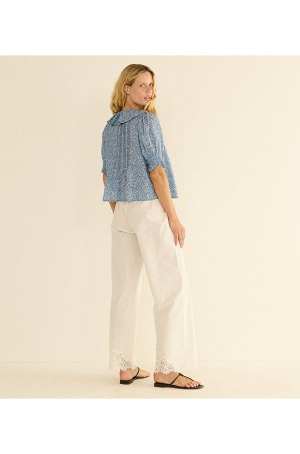 henri top in blue garden bloom