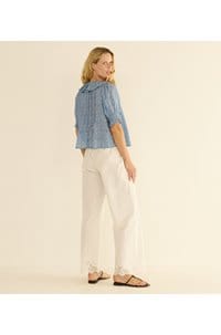 henri top in blue garden bloom