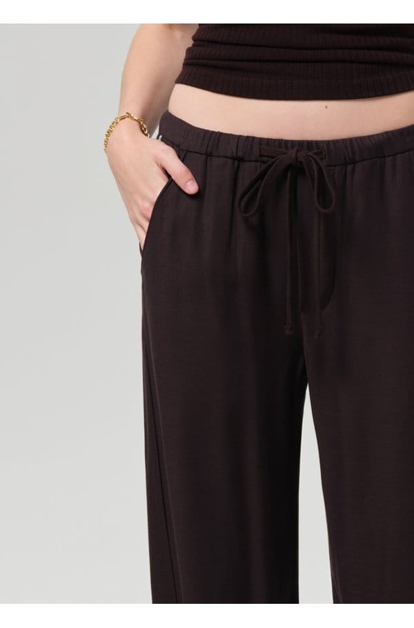 bubble pull on pant in brown