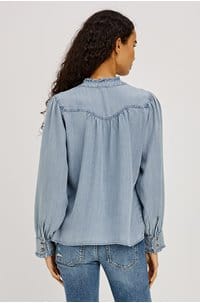 alanna in medium cloud wash