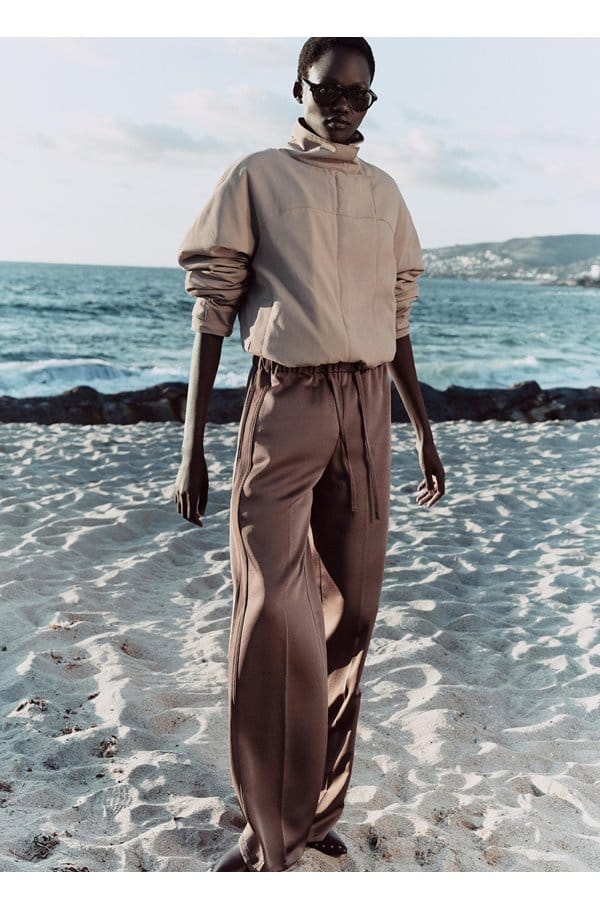 mid rise shine crepe pull on pant in taupe haze