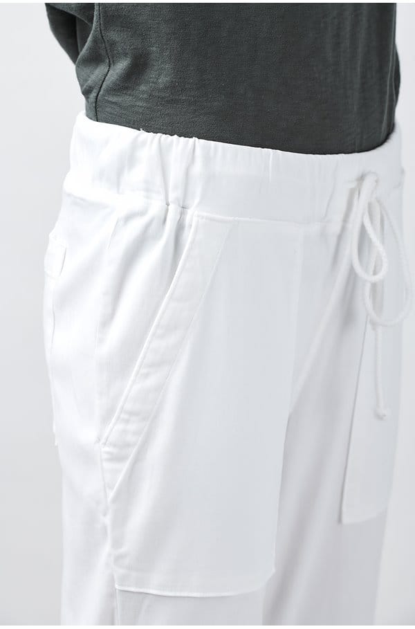pocket jogger in white