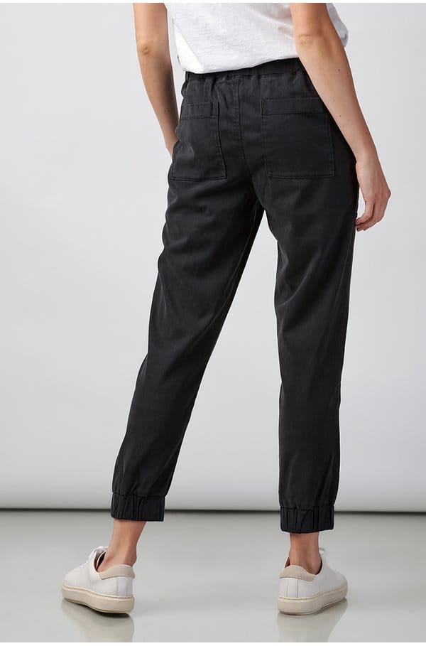 pocket jogger in black