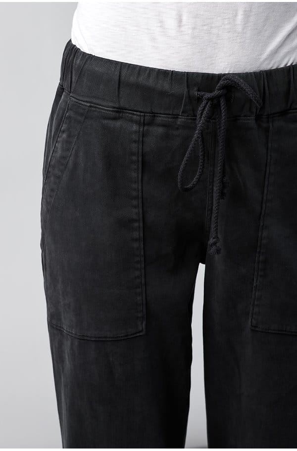 pocket jogger in black