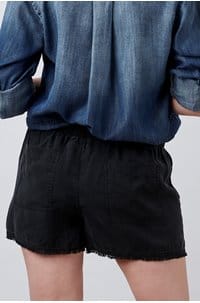 frayed hem pocket short in black