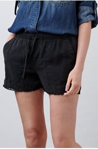 frayed hem pocket short in black