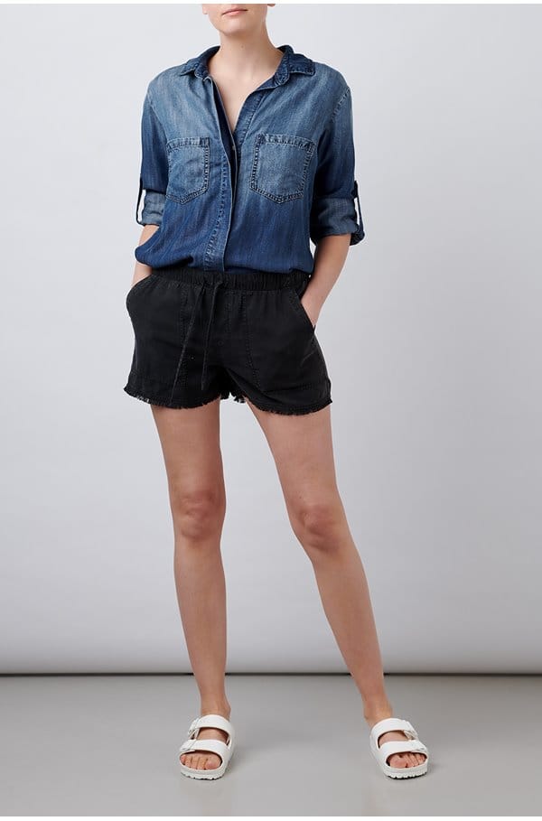 frayed hem pocket short in black