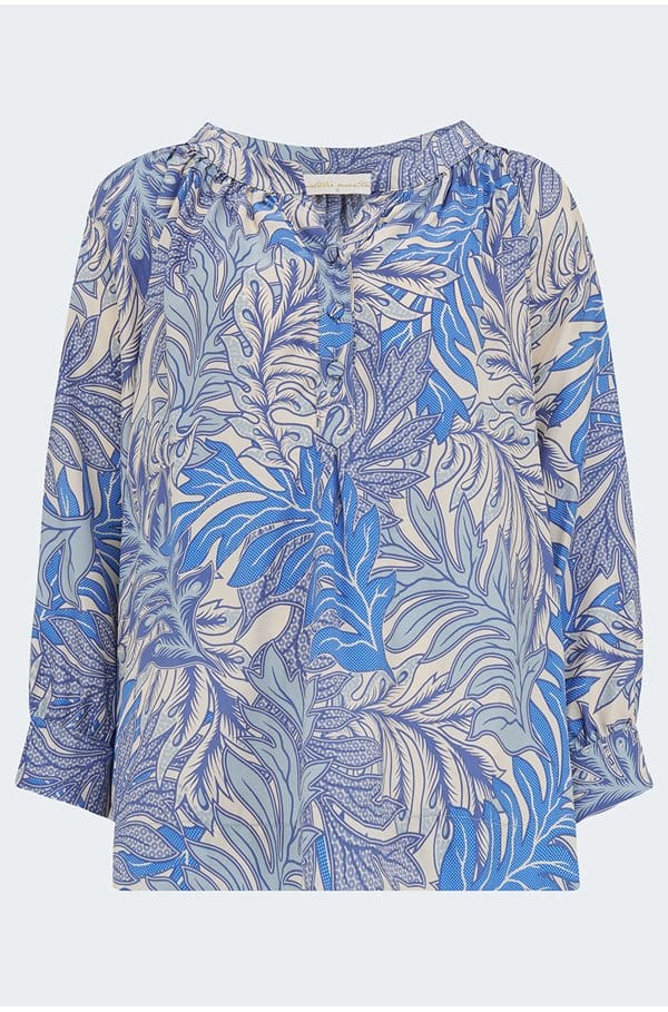 remy top in jungle print lake blue
