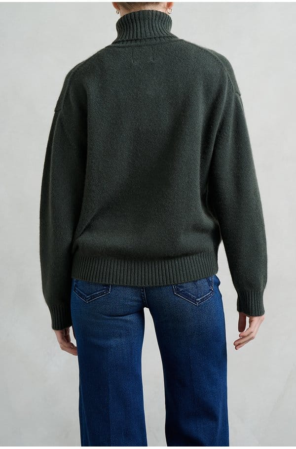 oversized roll collar in khaki