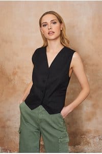 norah vest in black