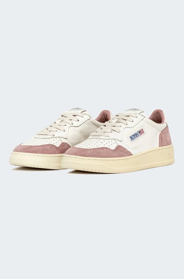 medalist low sneaker in nude