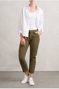 leah cargo in tea leaf