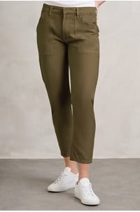 leah cargo in tea leaf
