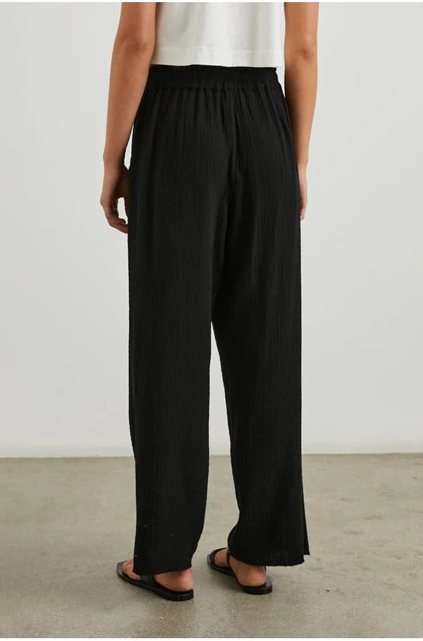 leon crop pant in black