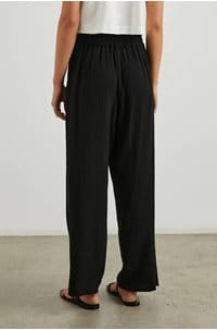 leon crop pant in black