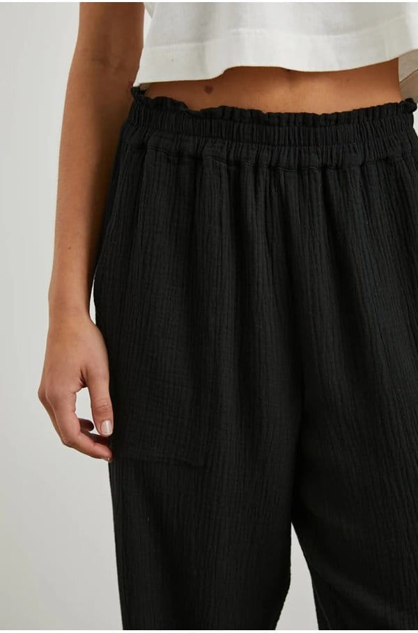 leon crop pant in black