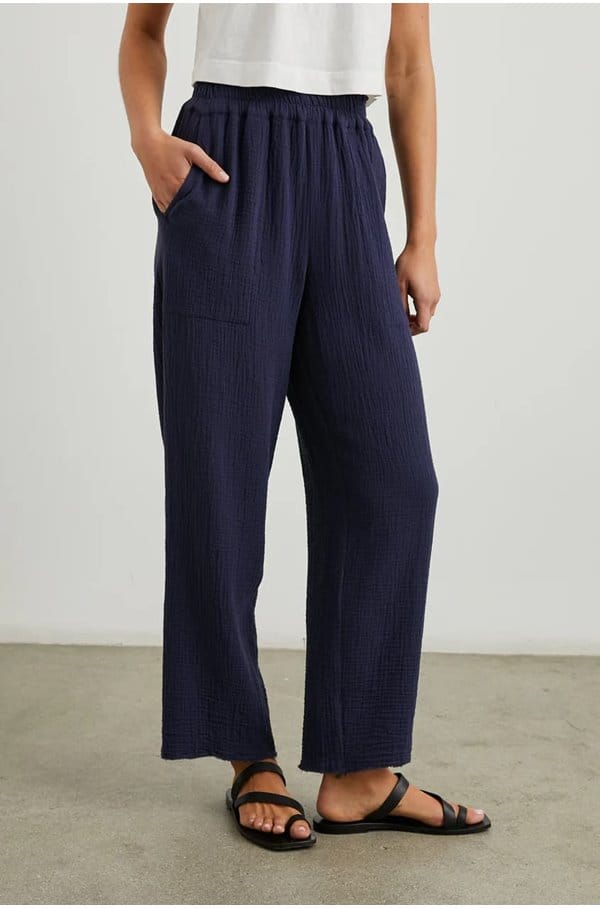 leon crop pant in navy