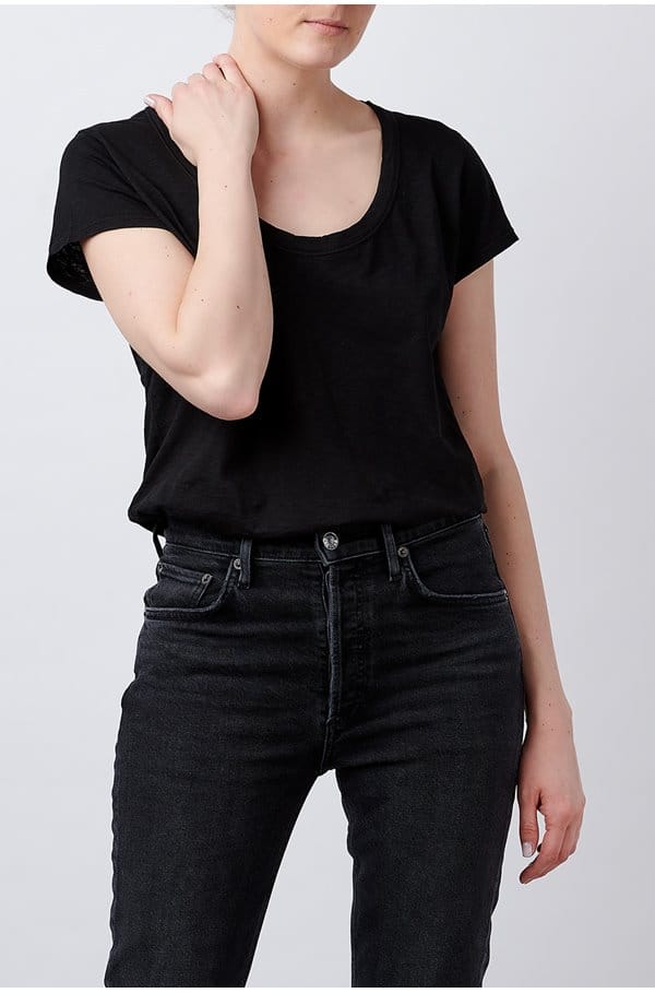 katie scoop neck tee in black 