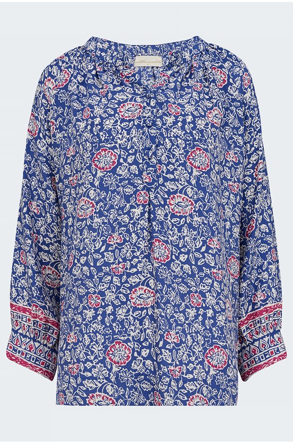 remy top in floral print pelicano blue