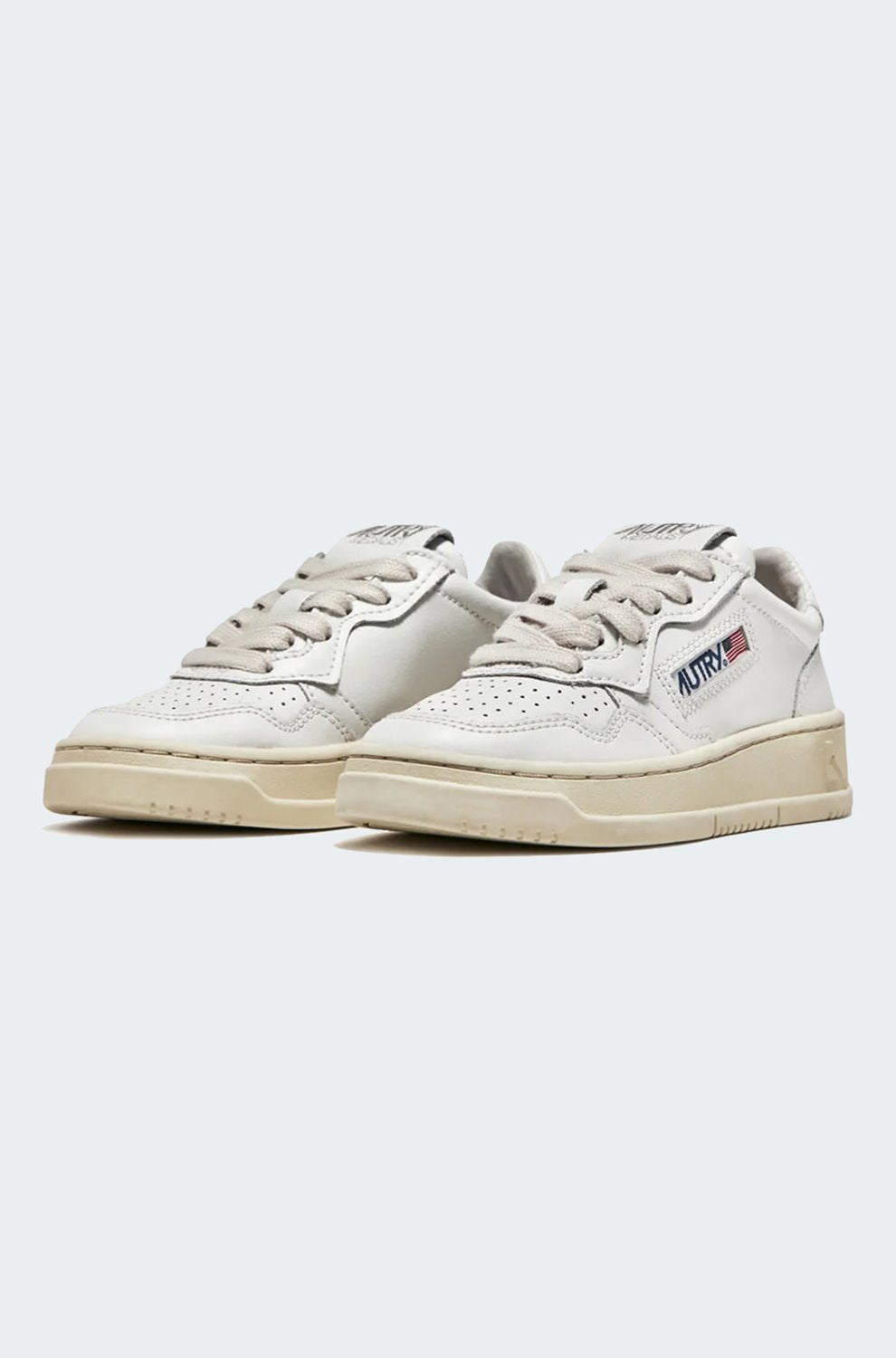 Medalist Low Sneaker in White