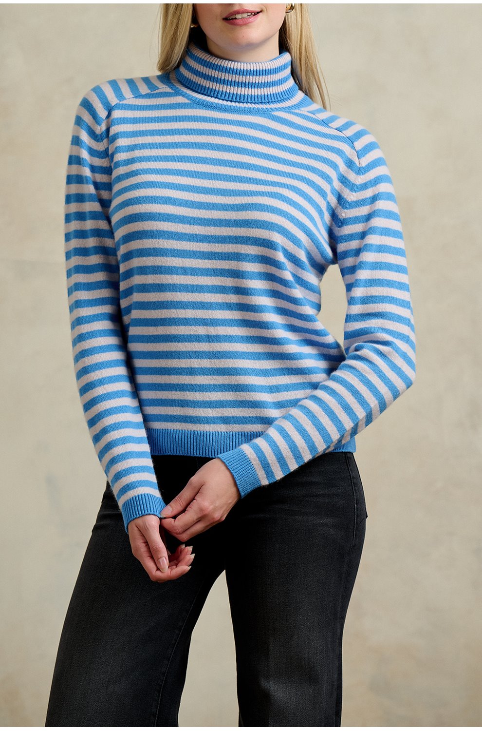 Narrow Stripe Roll Collar in Sky Fog