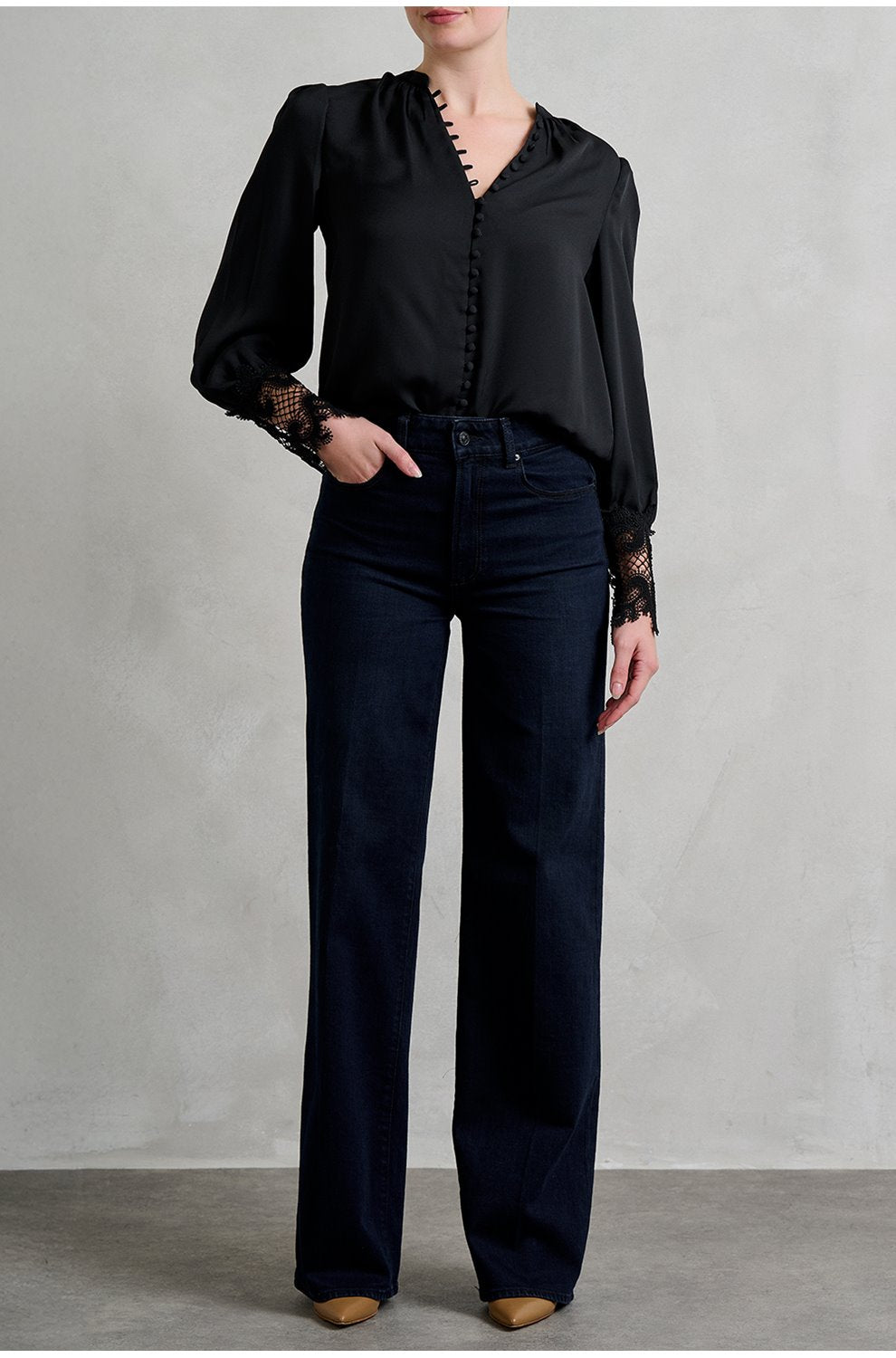 Ava Blouse in Black