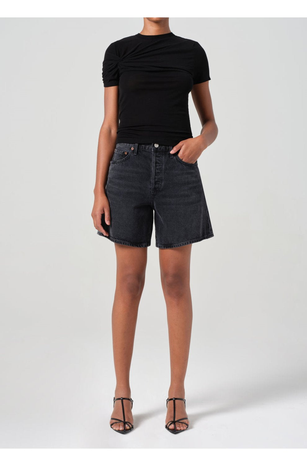 Dame Short in Hitch