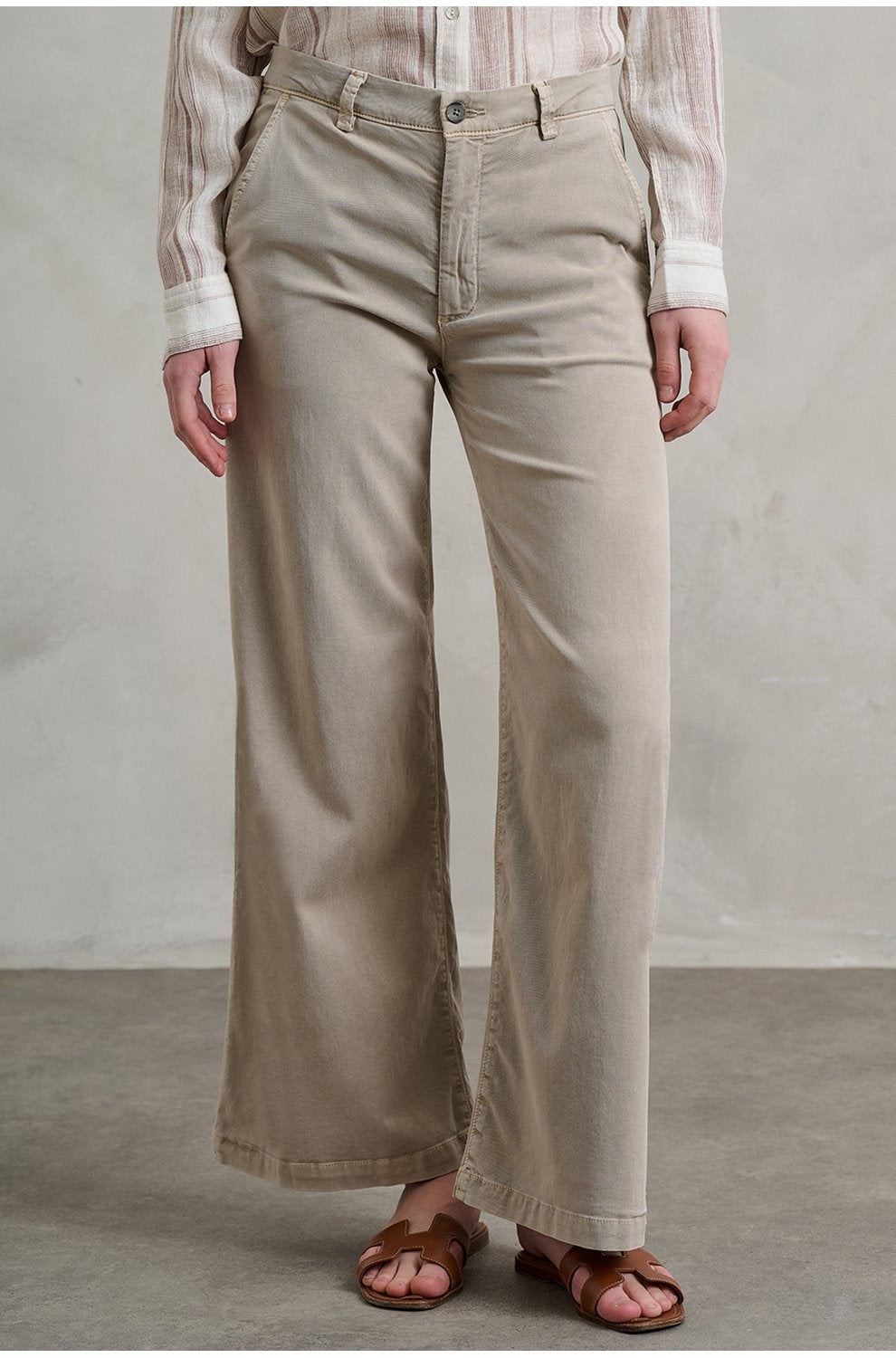 Caden Wide Leg Trouser in Sulfur Simple Taupe