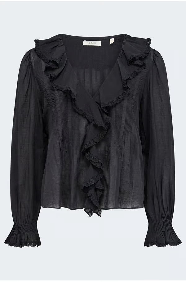 Hardy in Top Black