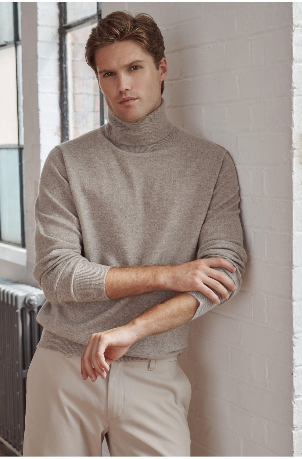 Cashmere Turtleneck Sweater in Fresh Pepper