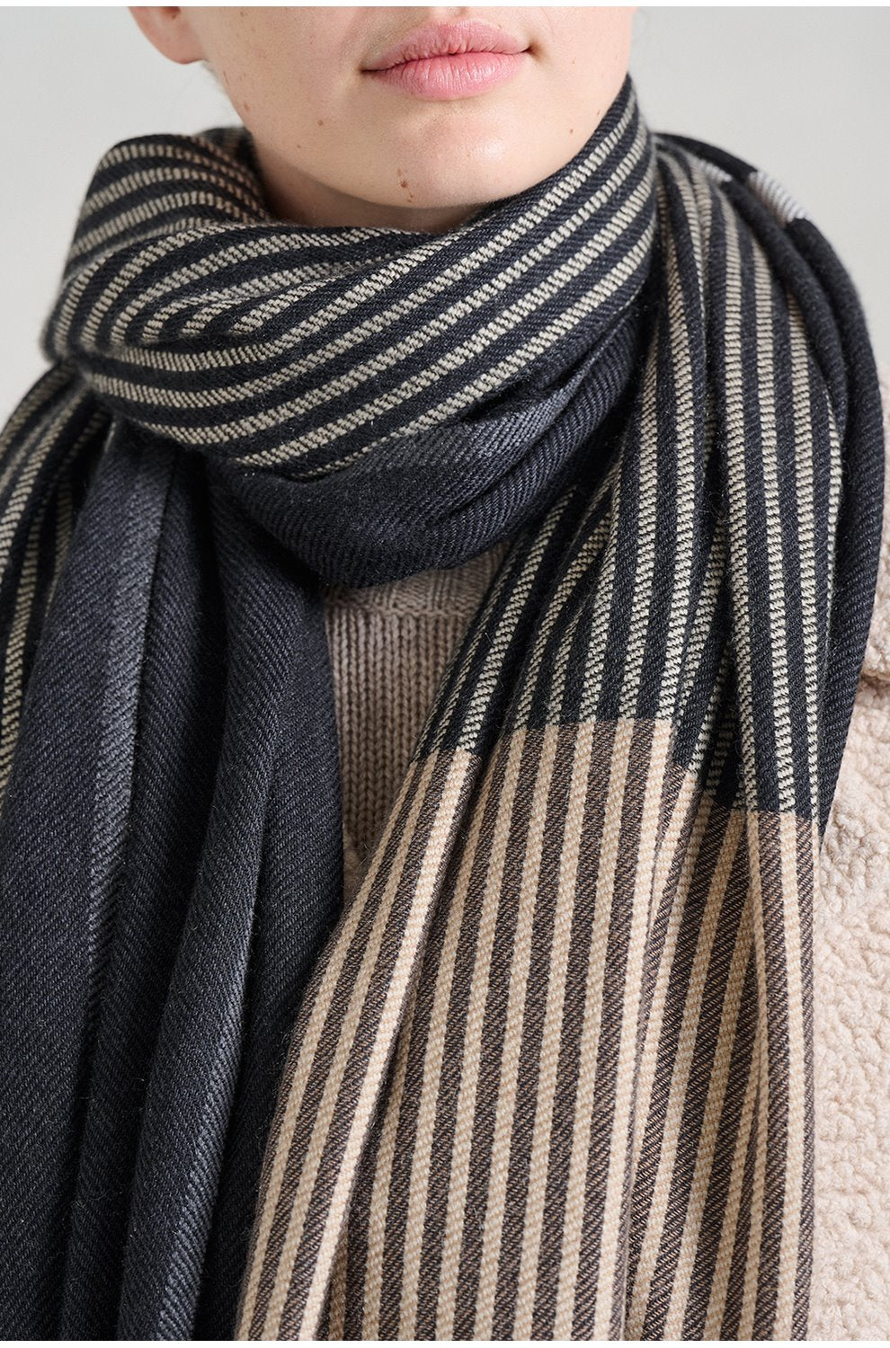 Fedora Scarf in Noir Blanc