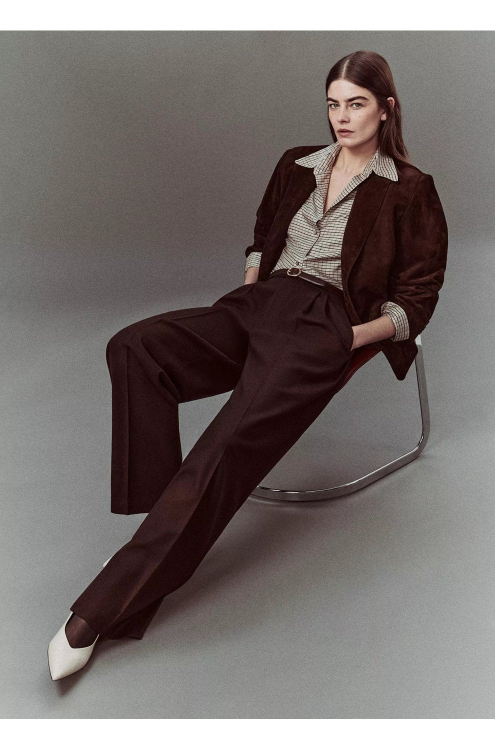 Mid Rise Pleated Wide Leg Trouser In Mocha