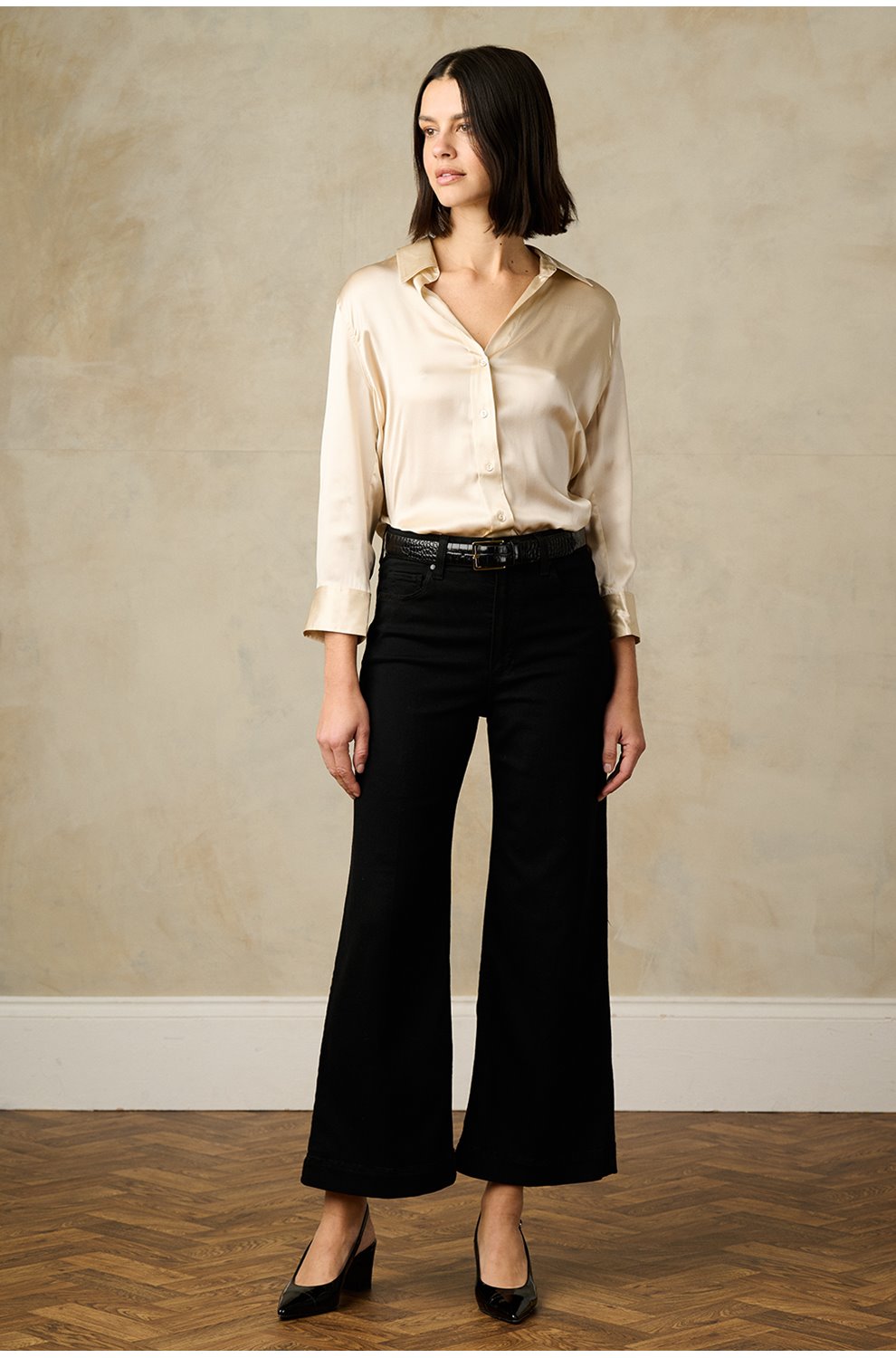 Anessa Wide Jean in Black Shadow