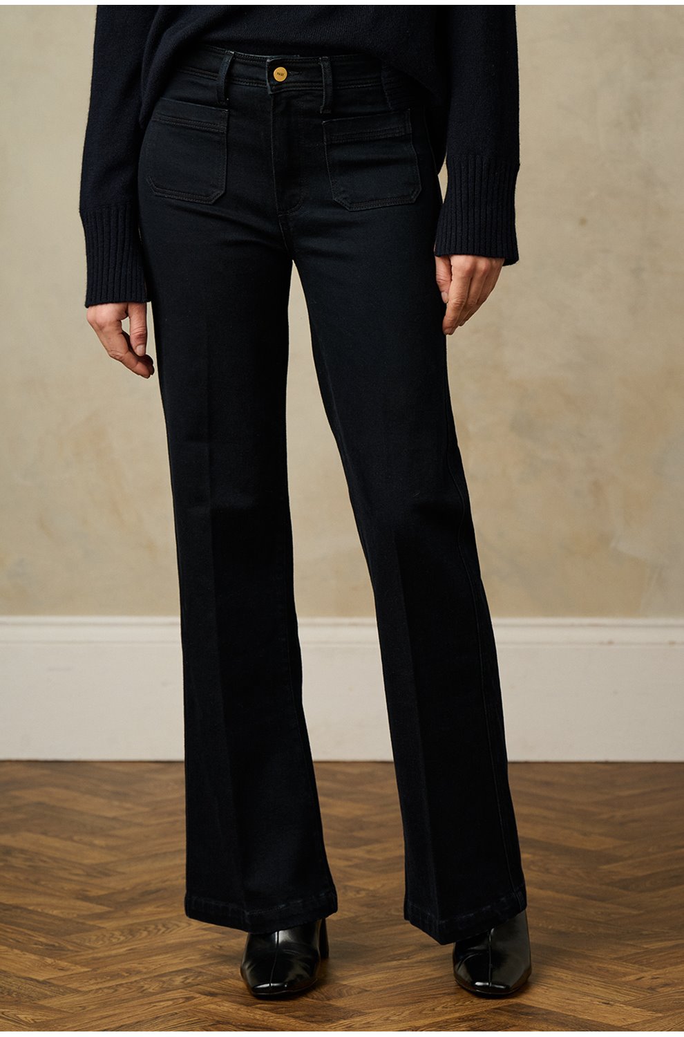 Leenah Wide Jean with Patch Pockets in Control