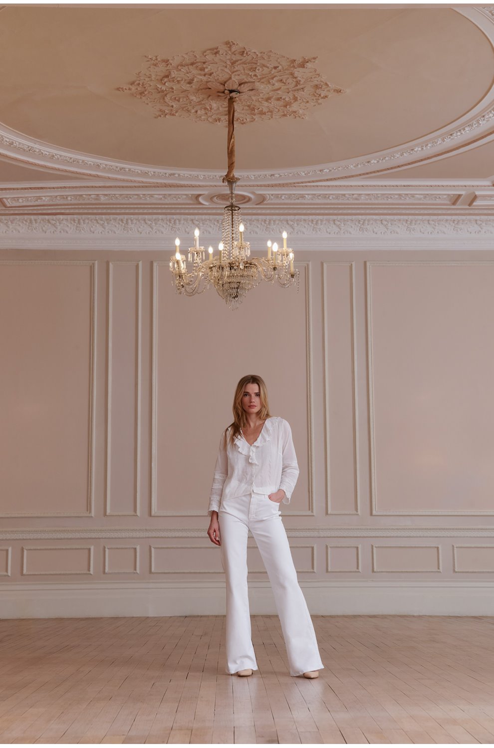 Sofia 33 Flared Jean in Crisp White