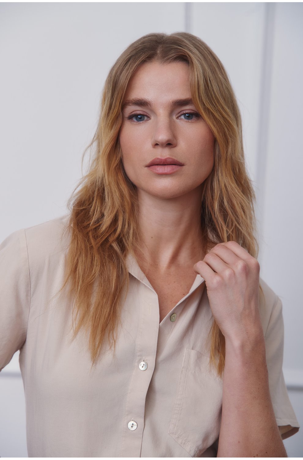 Short Sleeve Pocket Button Down in Linen Sand