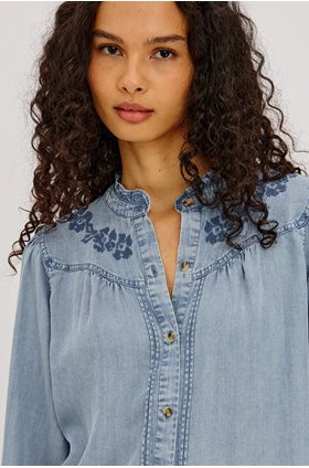 Alanna in Medium Cloud Wash