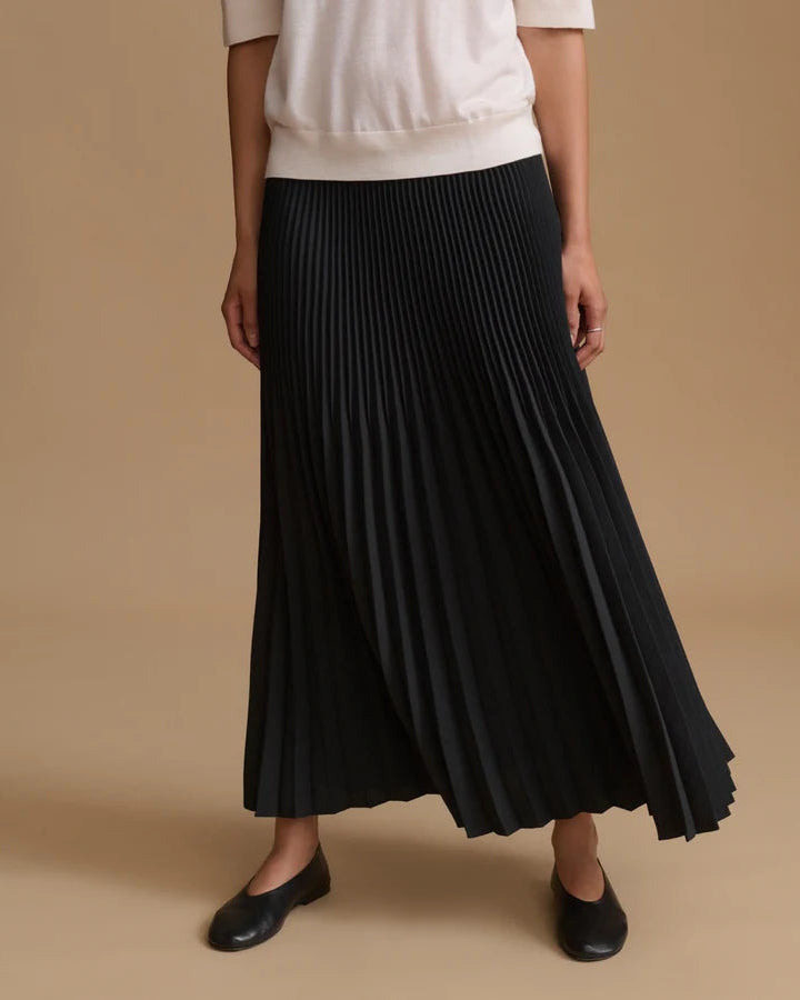 The Pleated Skirt in Black